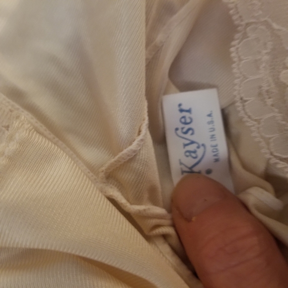 Vintage Creamy Kayser Slip - Picture 5 of 5
